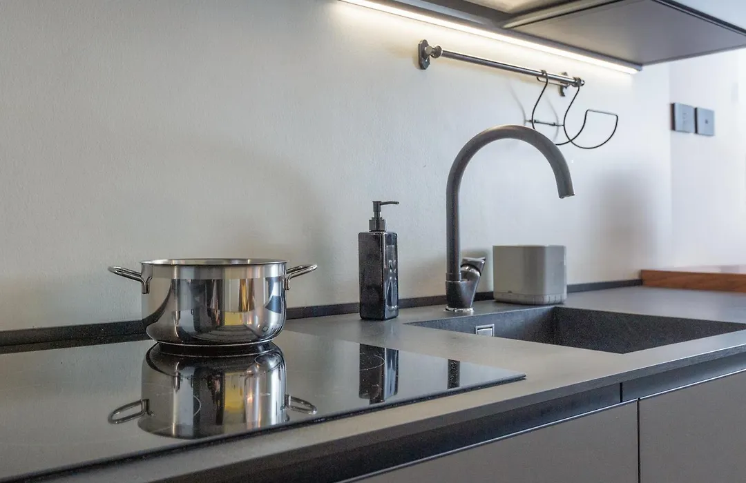 ArtStay - Exclusive Apt Near Metro M1, AC, Parking-1