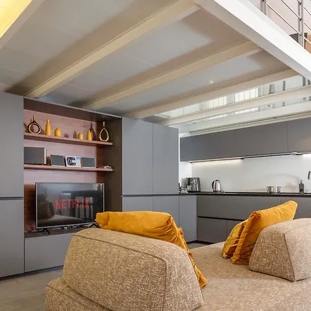 ArtStay - Exclusive Apt Near Metro M1, AC, Parking-3