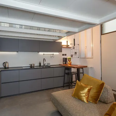 ArtStay - Exclusive Apt Near Metro M1, AC, Parking-2